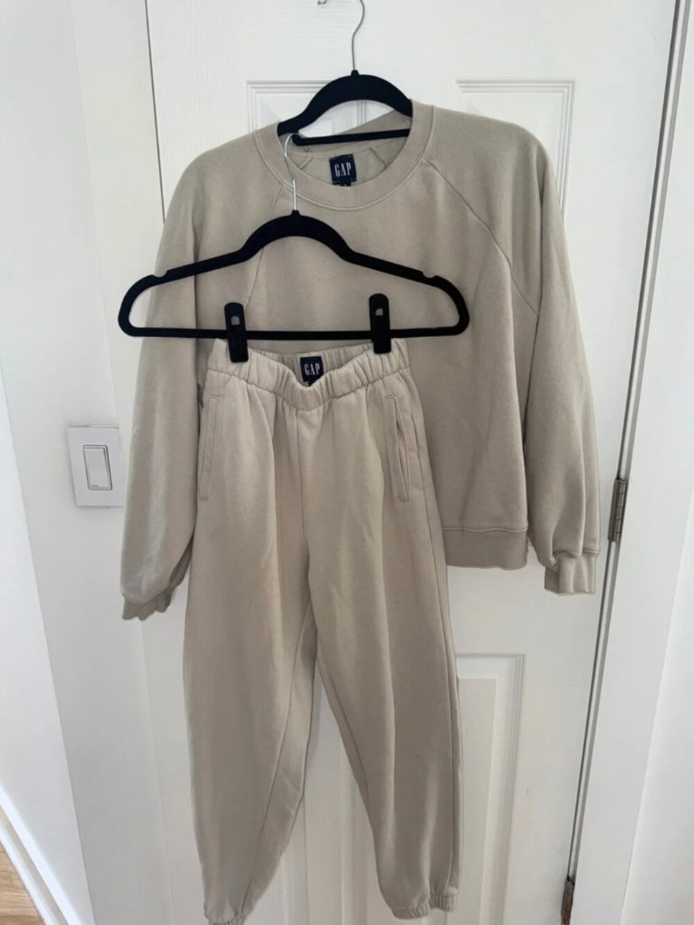 GAP Tan Crewneck Sweatshirt & Joggers Set Size Medium
